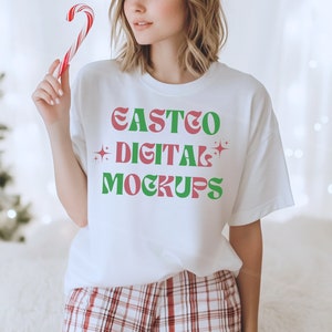 Maqueta de camiseta navideña Gildan 64000, maqueta blanca Gildan 64000, camiseta navideña PNG, maqueta de modelo Gildan 64000, maqueta de impresión bajo demanda