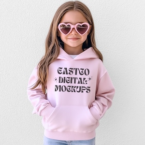 Maqueta de sudadera con capucha Gildan para niños, color rosa claro, 18500B, modelo de moda, maquetas, impresión a pedido, maquetas, maquetas de sudadera juvenil Gildan rosa claro para niños