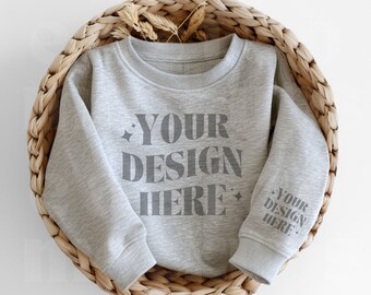 Gildan 18000 Sport Graues Sweatshirt Mockup, Lifestyle Fotografie (PNG)