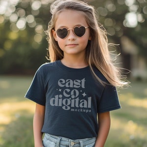 Maqueta de Bella Canvas 3001Y Navy, maqueta de camiseta para niños, maqueta de camiseta para jóvenes, maqueta de Bella Canvas para jóvenes, maqueta de camiseta de moda, camiseta para jóvenes Navy