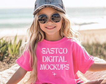 Maqueta de camiseta juvenil rosa neón de colores cómodos (PNG)
