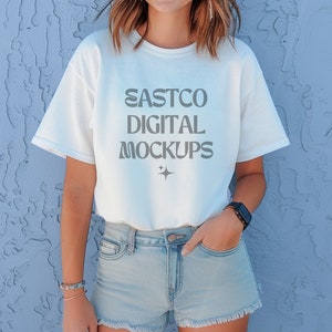 Gildan 64000 White Tee Mockup, T-shirt Mock, Trendy Mockup, Gildan 64000 Model Mockup, White T-shirt Mock, Trendy T-shirt Gildan 64000 Png