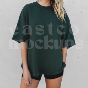 Maquetas de lona Bella Forest Green, BC3001, maqueta de modelo Bella, maqueta de camiseta verde, camisa de gran tamaño de moda, PNG, maqueta Forest Green 3001