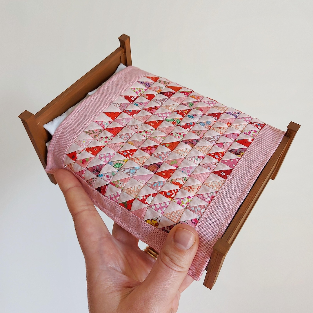 ミニチュアドールハウスキルト、12 スケールのパッチワーク寝具 - Etsy