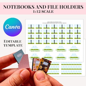 Może przedstawiać: Miniaturowy szablon notatników i teczek z tekstem „Notebooks and File Holders 1:12 Scale” i „Canva Editable Template”. Obraz przedstawia kilka małych notatników z różnymi wzorami i kartkę papieru z krajobrazem.