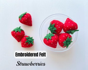 Giocattolo di peluche a forma di fragola in feltro, giocattolo da cucina per bambini.
