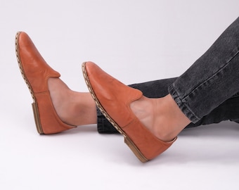手作りの茶色の革製トルコ製ローファー、裸足のイエメン製シューズ