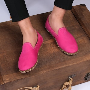 Mocassins rosa de couro de camurça fúcsia, calçados femininos vibrantes e brilhantes, sapatos confortáveis para o dia a dia para mulheres, calçados turcos do Iêmen