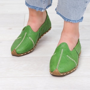 Artisanal Green Leather Barefoot Loafers for Women - Handcrafted Minimalist Shoes with Grounding Soles, Gift for Her