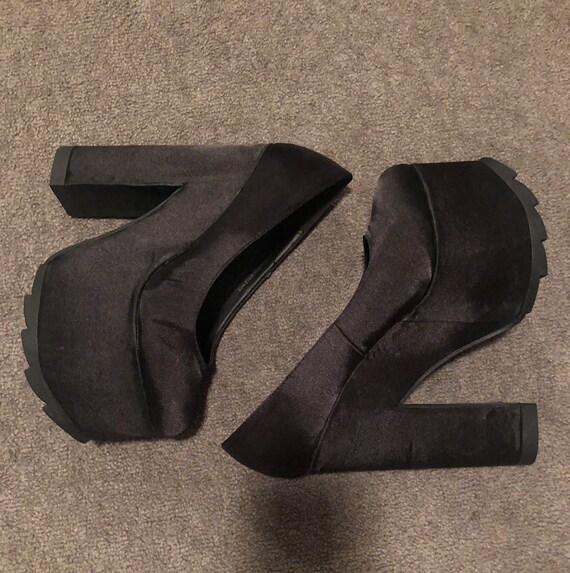 BLACK PLATFORM SHOES