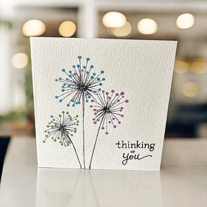 Carte de voeux « Thinking of you » • Carte pour toutes les occasions avec inscription faite main et motif floral • Design simple et mignon • Cartes carrées (Nouveau 2025)