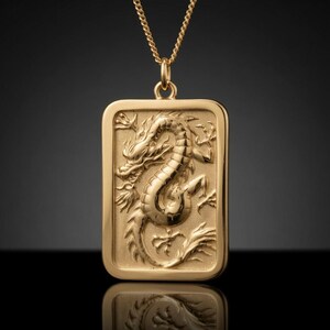 Vergoldete Halskette aus 925er Sterlingsilber mit chinesischem Drachenmotiv und Kette, rechteckiger Anhänger mit geprägtem Drachenmotiv, Schmuckgeschenk für Herren mit Tiermotiv