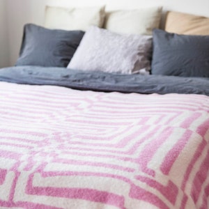 Pure Wool Blanket XL 130x200 cm Obscure Chess Pink. 100% Natural Wool. Warm Luxury Bedspread, Throw Blanket, Bedding, Poncho. Woven in EU image 8