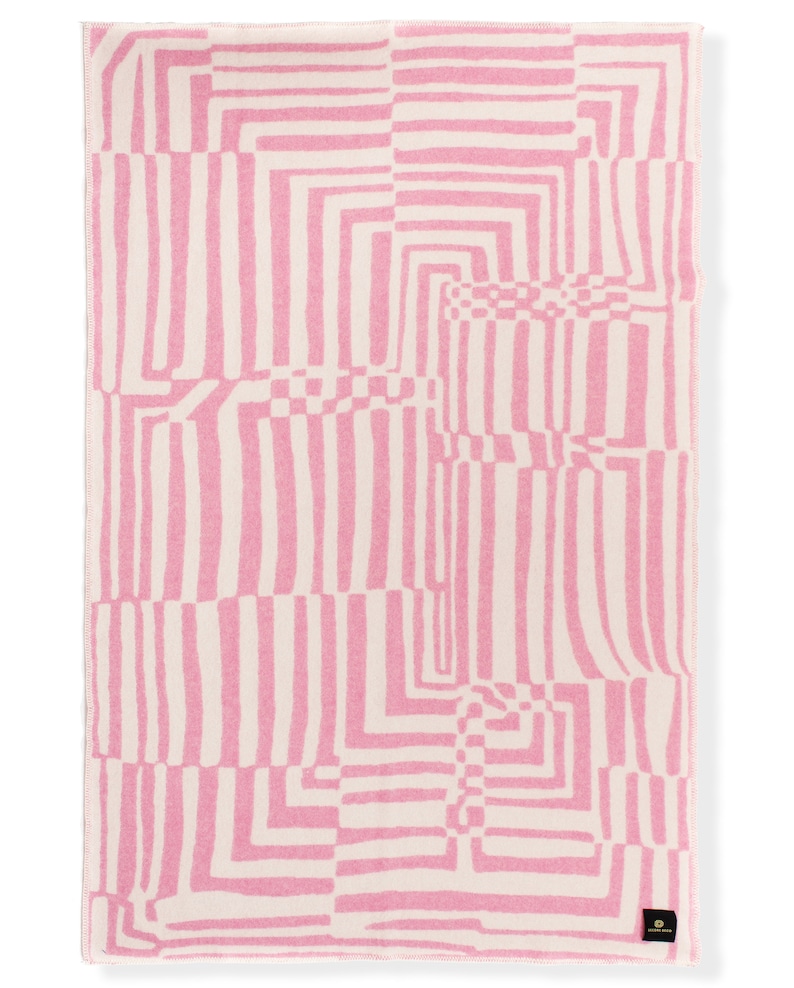 Pure Wool Blanket XL 130x200 cm Obscure Chess Pink. 100% Natural Wool. Warm Luxury Bedspread, Throw Blanket, Bedding, Poncho. Woven in EU image 6