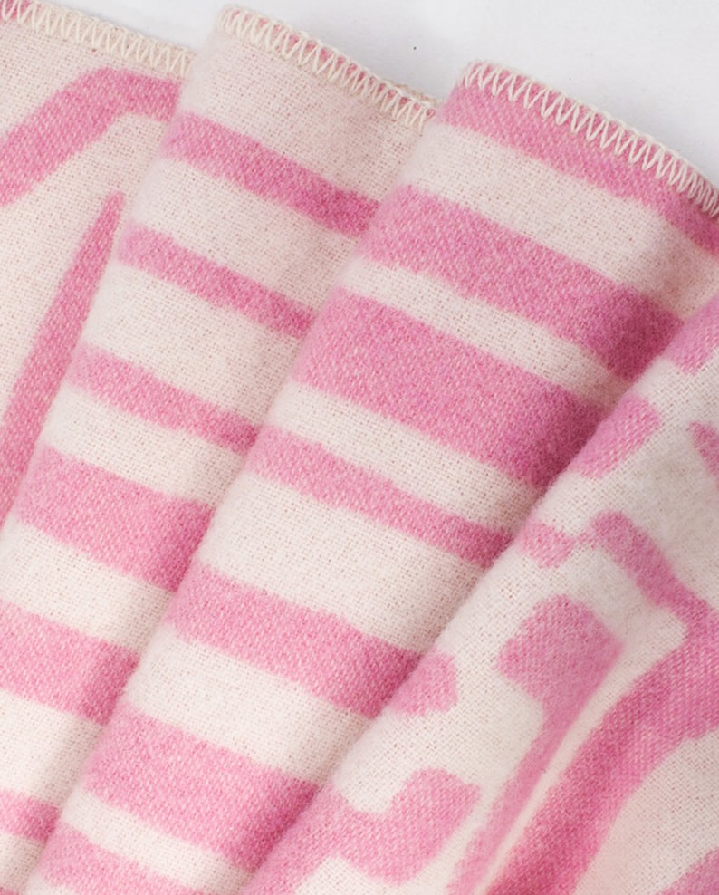 Pure Wool Blanket XL 130x200 cm Obscure Chess Pink. 100% Natural Wool. Warm Luxury Bedspread, Throw Blanket, Bedding, Poncho. Woven in EU image 4