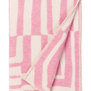 Pure Wool Blanket XL 130x200 cm Obscure Chess Pink. 100% Natural Wool. Warm Luxury Bedspread, Throw Blanket, Bedding, Poncho. Woven in EU image 5