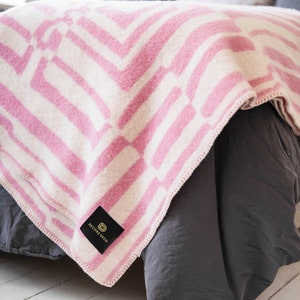 Pure Wool Blanket XL 130x200 cm Obscure Chess Pink. 100% Natural Wool. Warm Luxury Bedspread, Throw Blanket, Bedding, Poncho. Woven in EU image 3