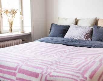 Pure Wool Blanket XL 130x200 cm ”Obscure Chess” Pink. 100% Natural Wool. Warm Luxury Bedspread, Throw Blanket, Bedding, Poncho. Woven in EU