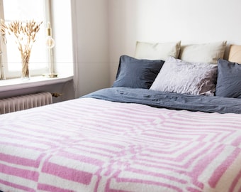 Pure Wool Blanket XL 130x200 cm ”Obscure Chess” Pink. 100% Natural Wool. Warm Luxury Bedspread, Throw Blanket, Bedding, Poncho. Woven in EU