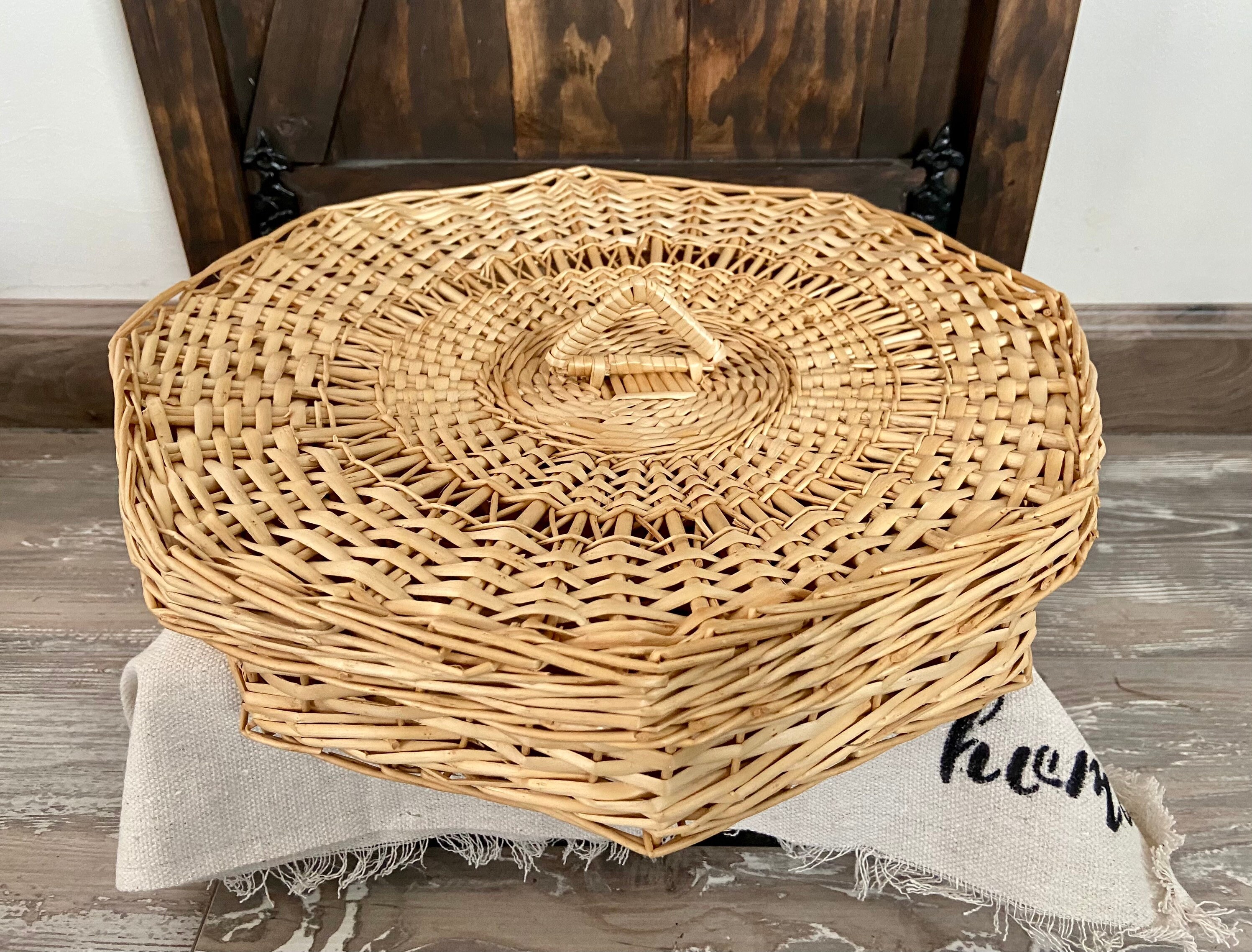Pretty octagonal flat wicker basket with lid/ kitchen storage Etsy
