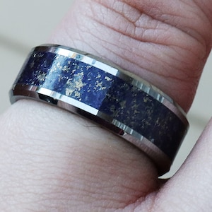 Anillo de bodas de tungsteno grabado: incrustación de lapislázuli dorado de 8 mm