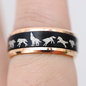 Gravierter Bergwolf Spinner Ring, Angst Ring, Angst Band, Landschaft Satin & polierten Kanten 8 mm erhältlich - Gold Schwarz Silber