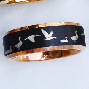 Schwarzer Wolfram Ring mit abgeschrägter Kante und Enten Ring, Enten Ring, Enten Schmuck, Enten Schmuck, Enten Schmuck