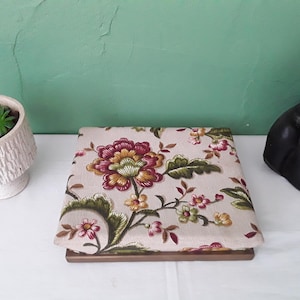 Boîte ancienne tissu et carton