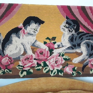 ヴィンテージキャンバスの猫とバラ