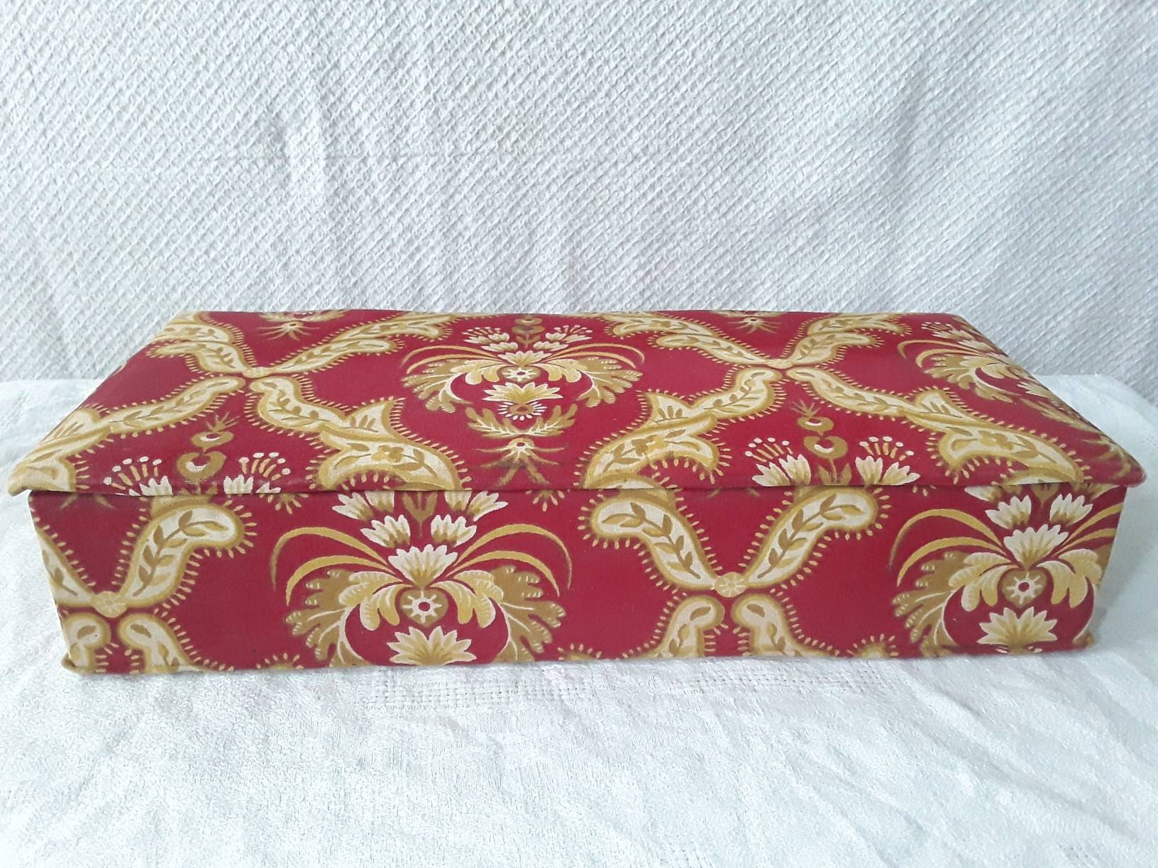 Lot Vintage De Boutons Anciens Et Fleurs Tissu - Environ 40 Pièces + Boîtes Satin