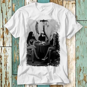Nuns Naked Playing Card Smoking Drinking T Shirt Top Design Unisex Ladies Mens Tee Retro Fashion Vintage Shirt S811