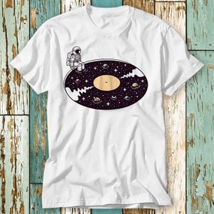 Cosmic Sound Astronaut Vinyl Pool Planet Music T Shirt Top Design Unisex Ladies Mens Tee Retro Fashion Vintage Shirt S785