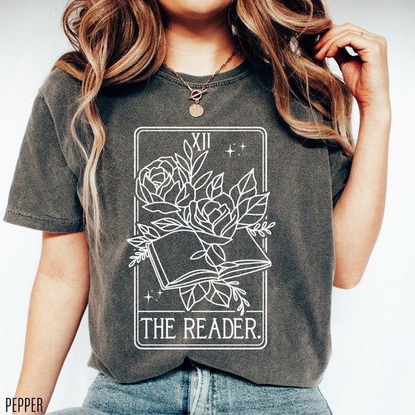 De Reader Tarot Card Shirt, Reader Comfort Colors, Bookish Comfort Colors Shirt, Boek minnaar cadeau, Bookworm shirt, Boek tarotkaart, Auteur