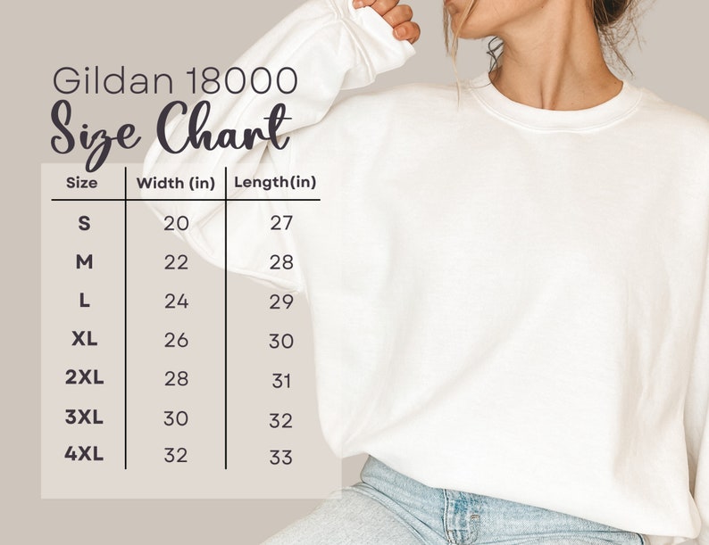 K&ouml;nnte beinhalten: Ein wei&szlig;es Gildan 18000 Sweatshirt mit Gr&ouml;&szlig;entabelle. Die Tabelle listet die Gr&ouml;&szlig;en S bis 4XL mit den entsprechenden Breiten- und L&auml;ngenma&szlig;en in Zoll auf. Das Sweatshirt wird von einer Person getragen.