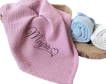 Personalized baby blanket, knitted look