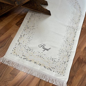 Prayer rug embroidered with name, personalized gifts in various colors