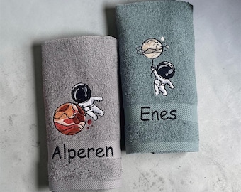 Personalized towel with astronaut & desired name – Embroidered children's towel – Gift for boys and girls