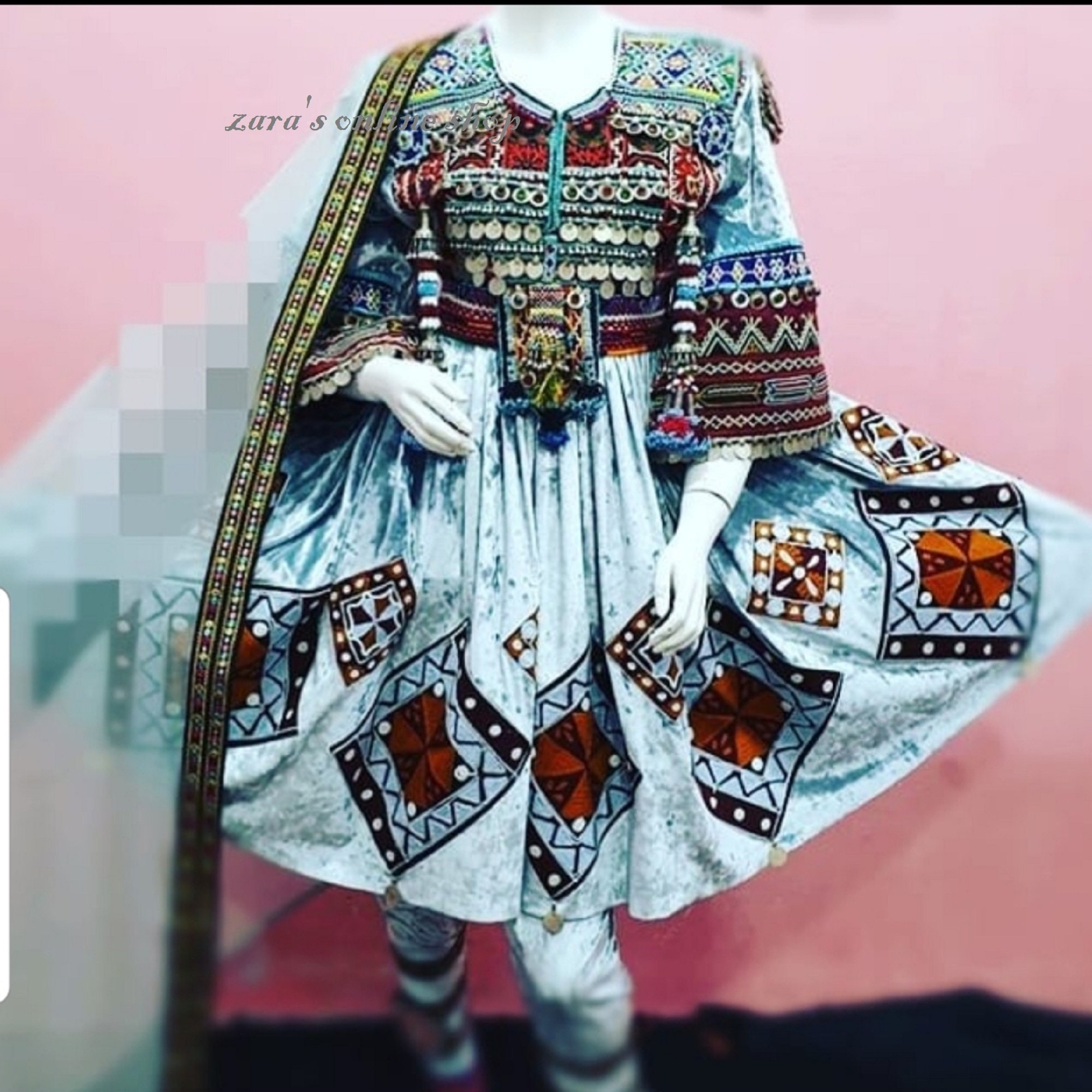 アフガニスタンの伝統的な手作りのクチの3ピースウェディングドレス 