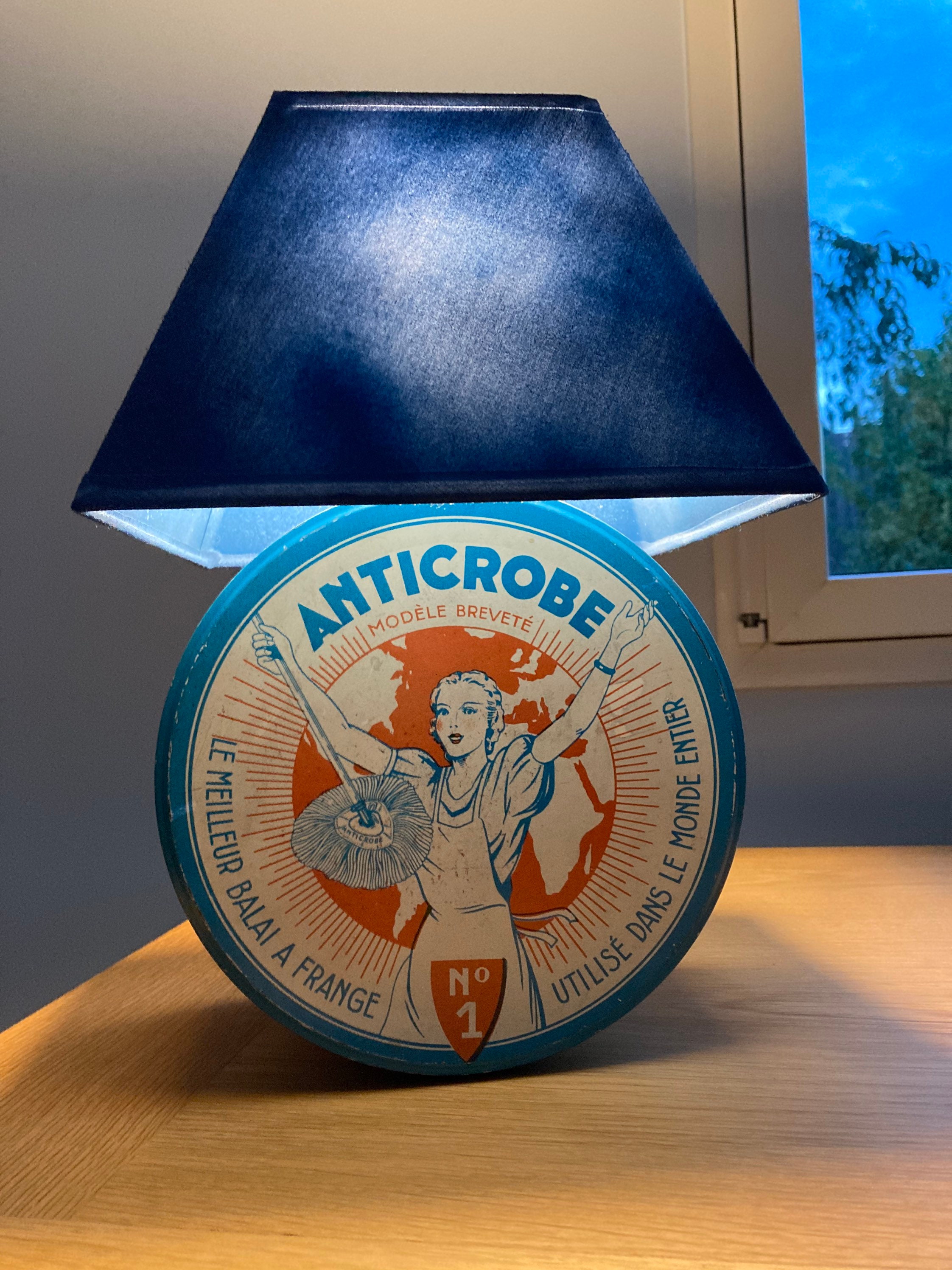 Lampe en Ancienne Boite Métallique Vintage Anticrob