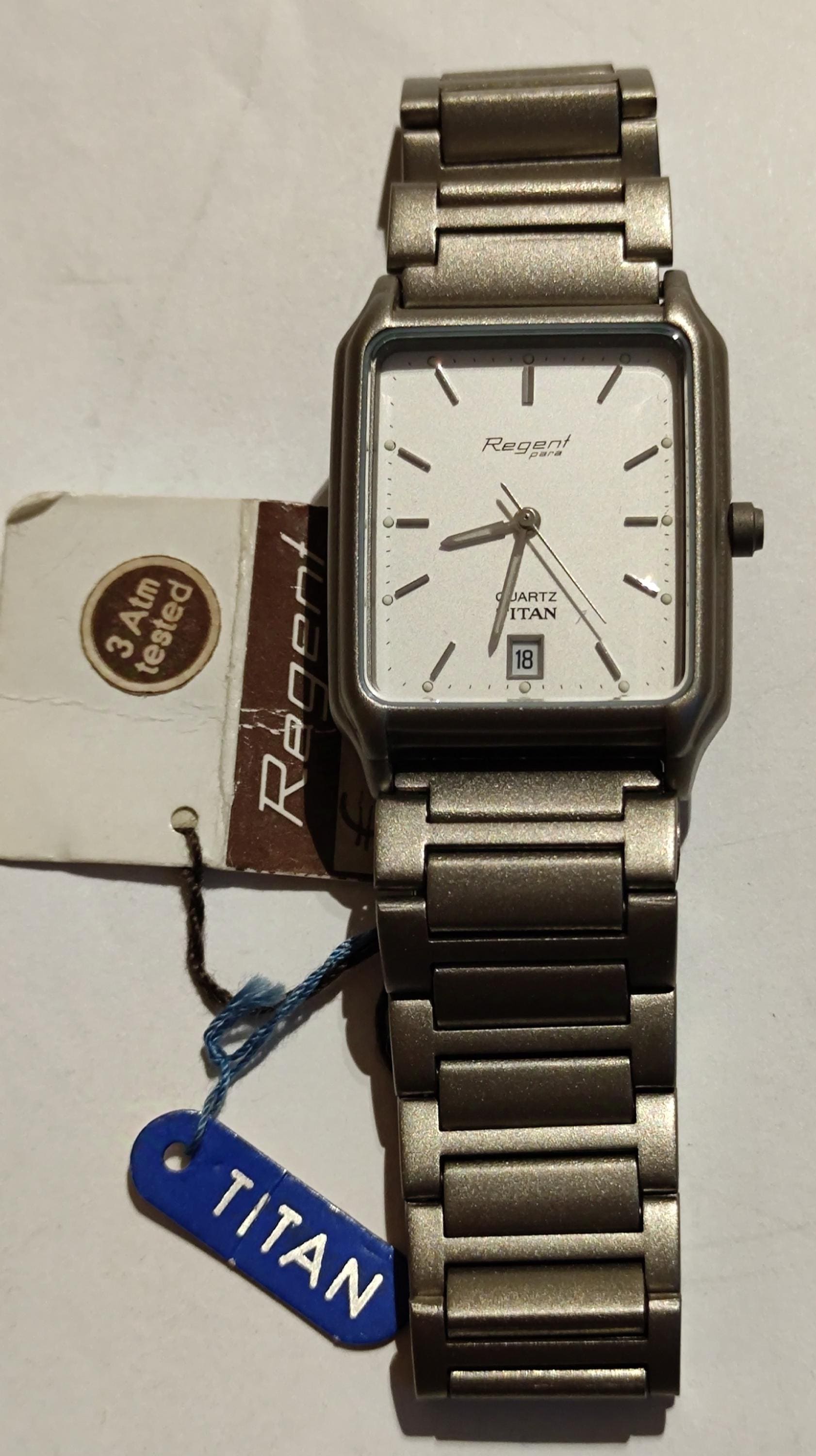 Regent F433 - Orologio Da Uomo In Titanio, 36 Mm, Vetro Minerale, Movimento Quarzo, Impermeabile 5 Bar, Quadrante Blu
