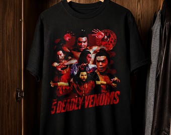 Camiseta com estampa clássica de filme de kung fu | Camiseta retrô de artes marciais inspirada em Os Cinco Venenos Mortais