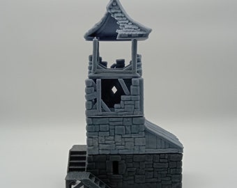 Atalaya: torre en ruinas de tres niveles con edificio lateral y techo en ruinas, de Black Scrolls Games.