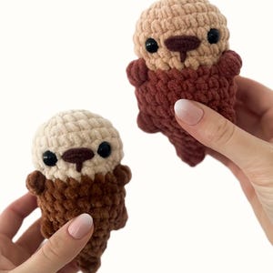 Peluche amigurumi Tiny Baby Otter senza cuciture - Schema uncinetto PDF