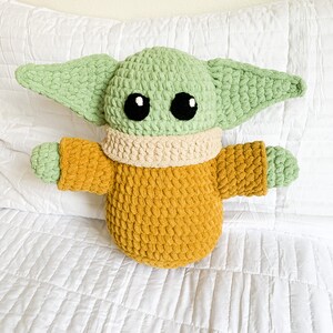 Grogu Baby Yoda from the Mandalorian Crochet Pattern PDF image 2