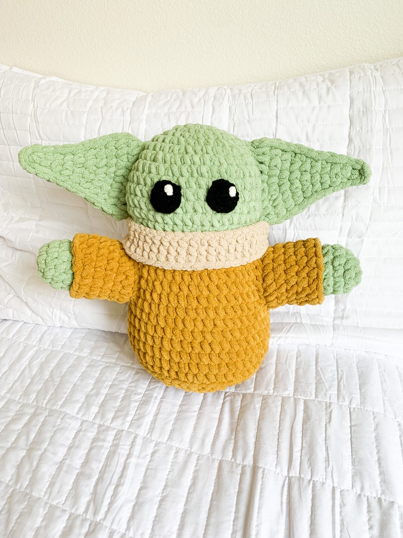 Grogu Baby Yoda from the Mandalorian Crochet Pattern PDF image 2