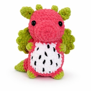 Puede incluir: Una taza de cerámica blanca con un asa negra y el texto "But First, Coffee" en negro, con una fuente de estilo manuscrito. La taza está sobre una superficie blanca.