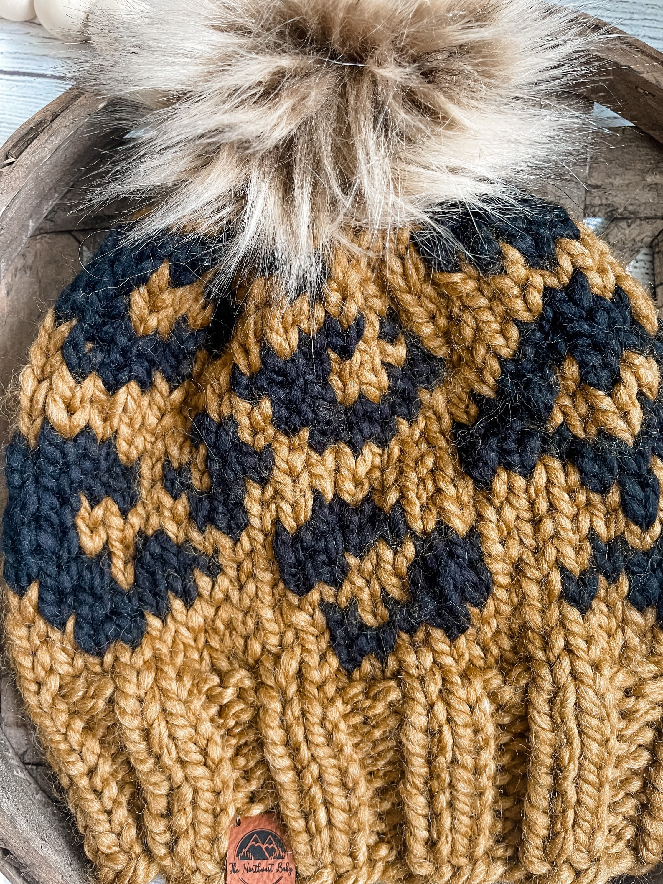 Cozy Leopard Knit Beanie With Faux Fur Pom Pom, Chunky Knit  display picture 2