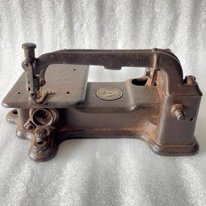 Macchina da cucire in ghisa Wheeler & Wilson MFG Co Bridgeport, Connecticut, USA del 1800, per restauro