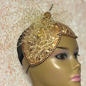 Demi-chapeau bibi en dentelle dorée, mariage, église, goûters et autres occasions spéciales Hat Pin and Veiling