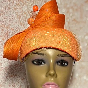 Orange kristall strass fascinatorhatt för kyrklig huvudbonad, bröllop, tebjudning, brudens mor och andra speciella tillfällen
